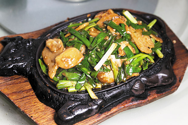 Ginger & Onion Oyster Sizzling Platter ($11.95)