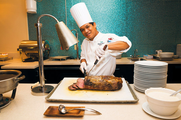 Chef Arnold Alimboyuguen carves into juicy and succu-lent prime rib. 